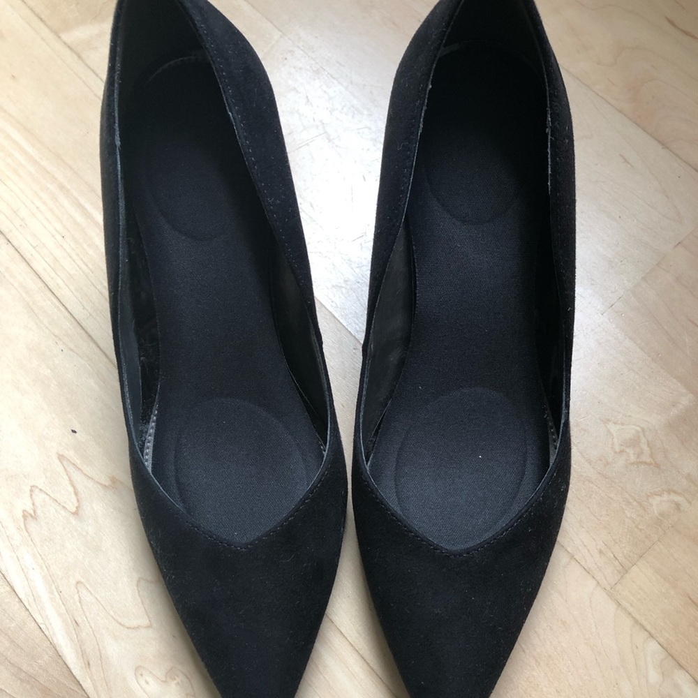 Kelly and Katie Black Pointed Toe Women's Pumps